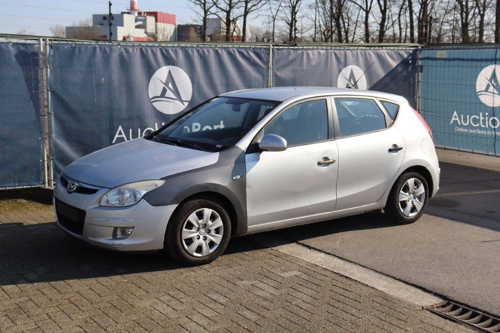 Passenger car Hyundai i30 Petrol 109 hp 2008 (Margin)
