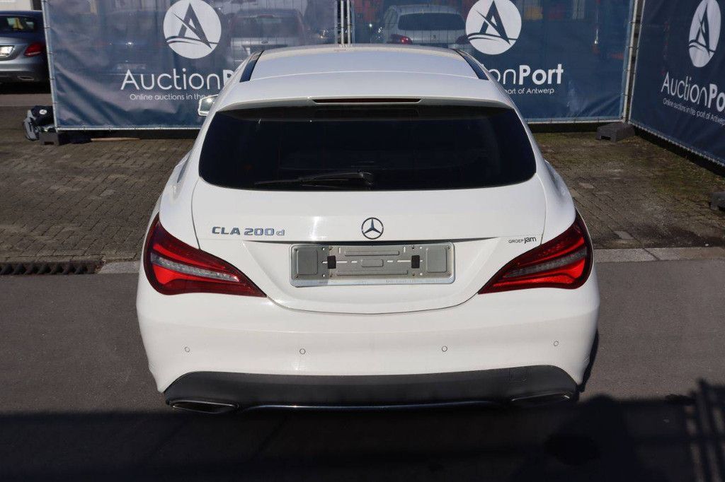 Passenger car Mercedes-Benz CLA 200d Diesel 136 hp 2018 (Margin)