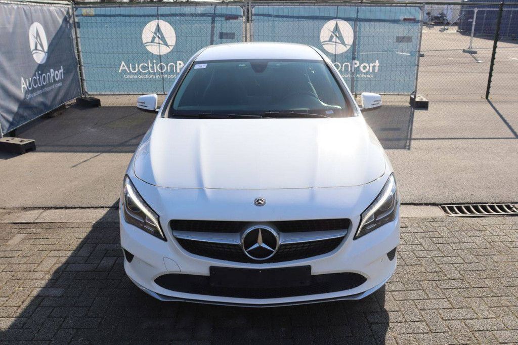 Passenger car Mercedes-Benz CLA 200d Diesel 136 hp 2018 (Margin)