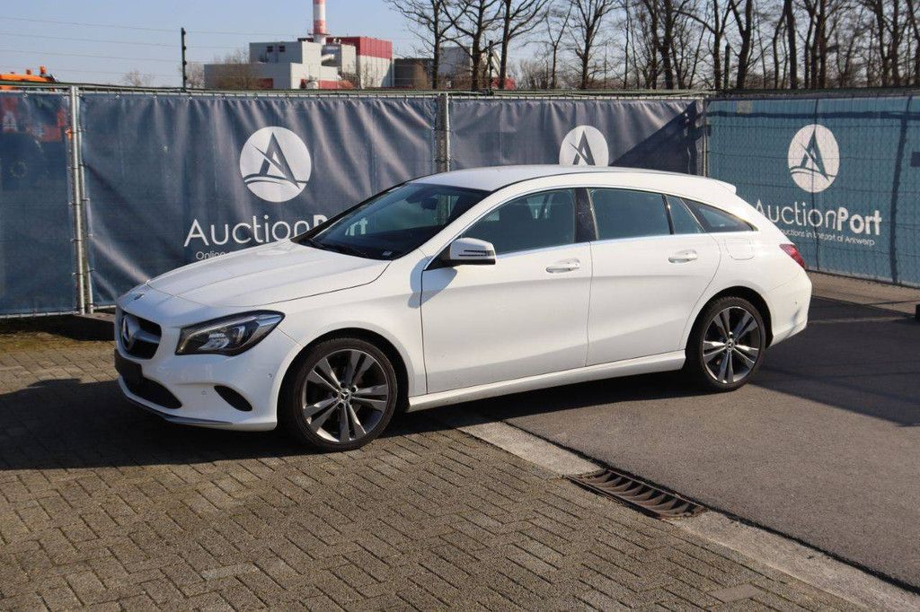 Passenger car Mercedes-Benz CLA 200d Diesel 136 hp 2018 (Margin)
