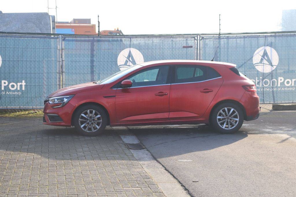 Pkw Renault Mégane Benzin 100 PS 2016