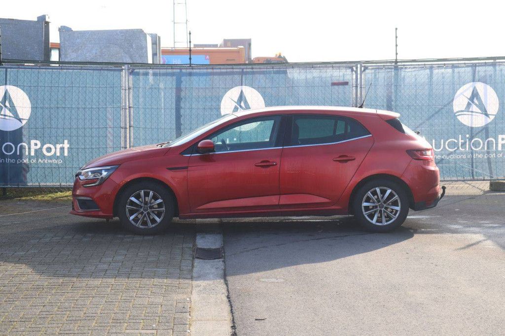 Pkw Renault Mégane Benzin 100 PS 2016