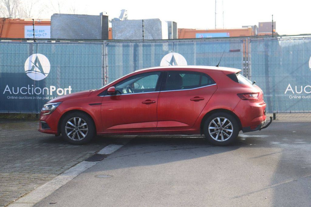 Pkw Renault Mégane Benzin 100 PS 2016