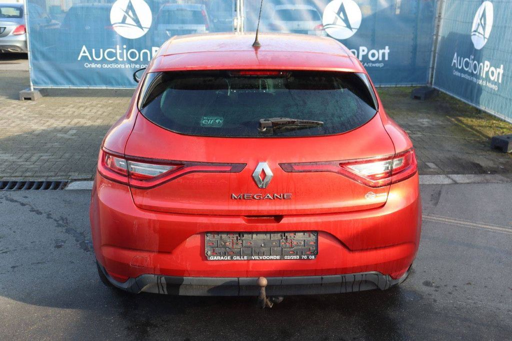 Pkw Renault Mégane Benzin 100 PS 2016
