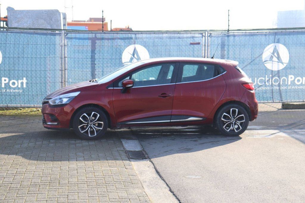Passenger car Renault Clio Petrol 90 hp 2019 (Margin)
