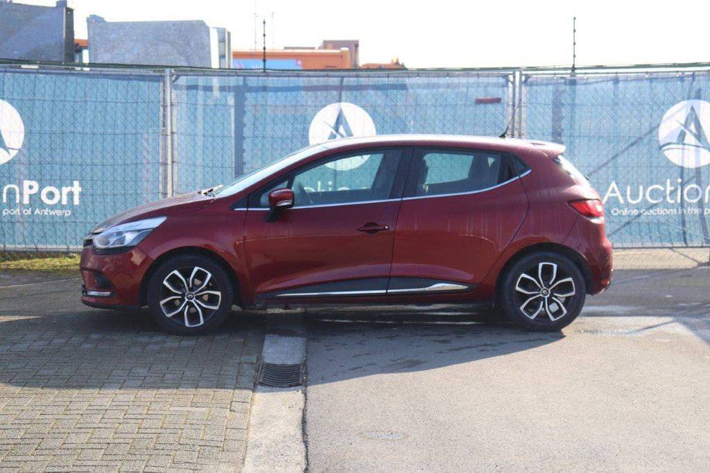 Passenger car Renault Clio Petrol 90 hp 2019 (Margin)