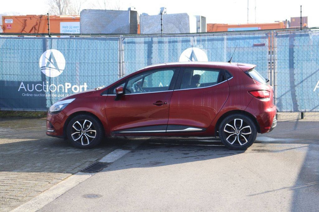 Passenger car Renault Clio Petrol 90 hp 2019 (Margin)