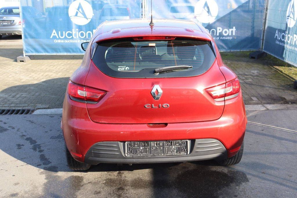 Passenger car Renault Clio Petrol 90 hp 2019 (Margin)