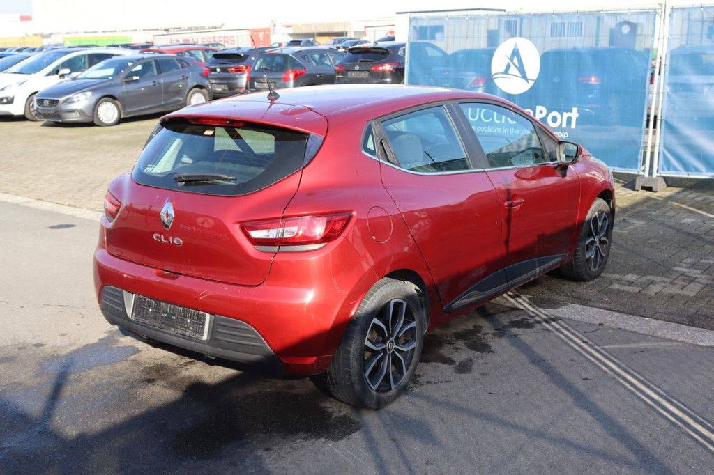 Passenger car Renault Clio Petrol 90 hp 2019 (Margin)