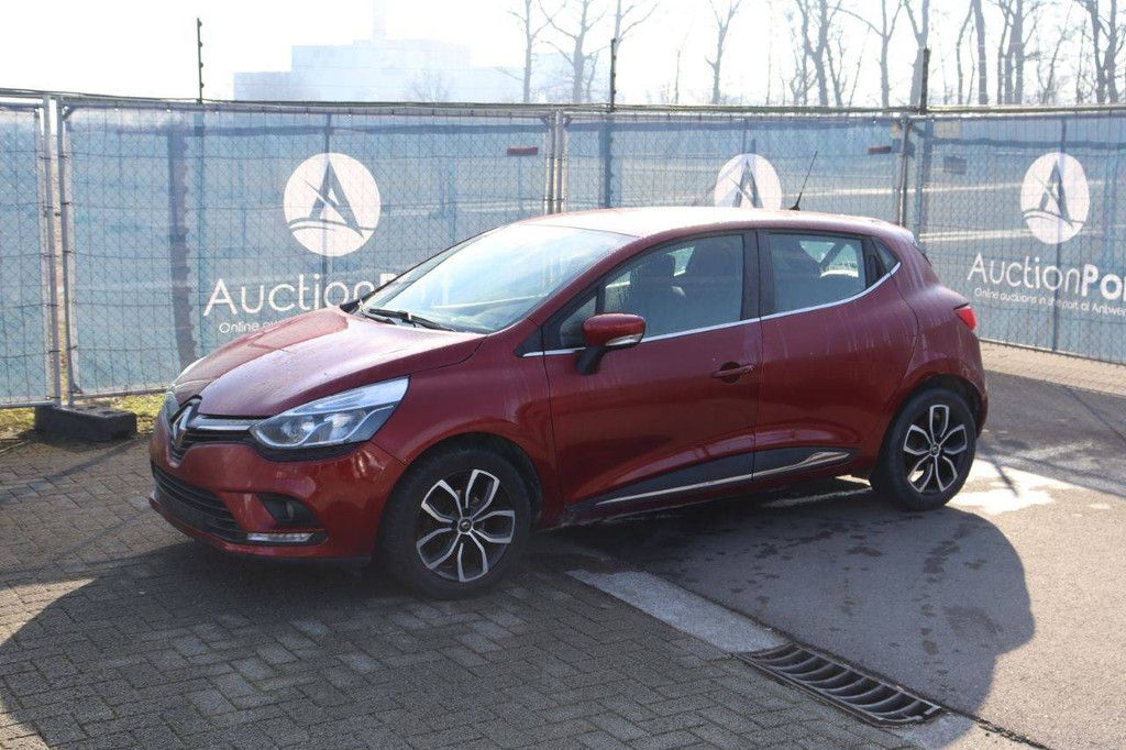 Passenger car Renault Clio Petrol 90 hp 2019 (Margin)