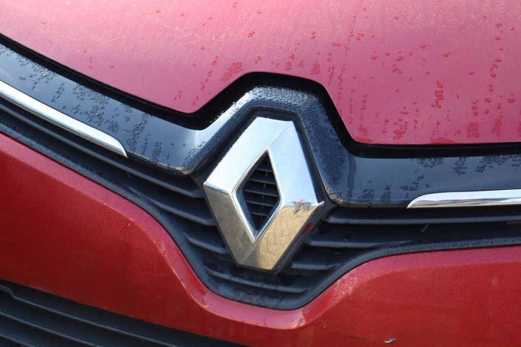 Passenger car Renault Clio Petrol 90 hp 2019 (Margin)