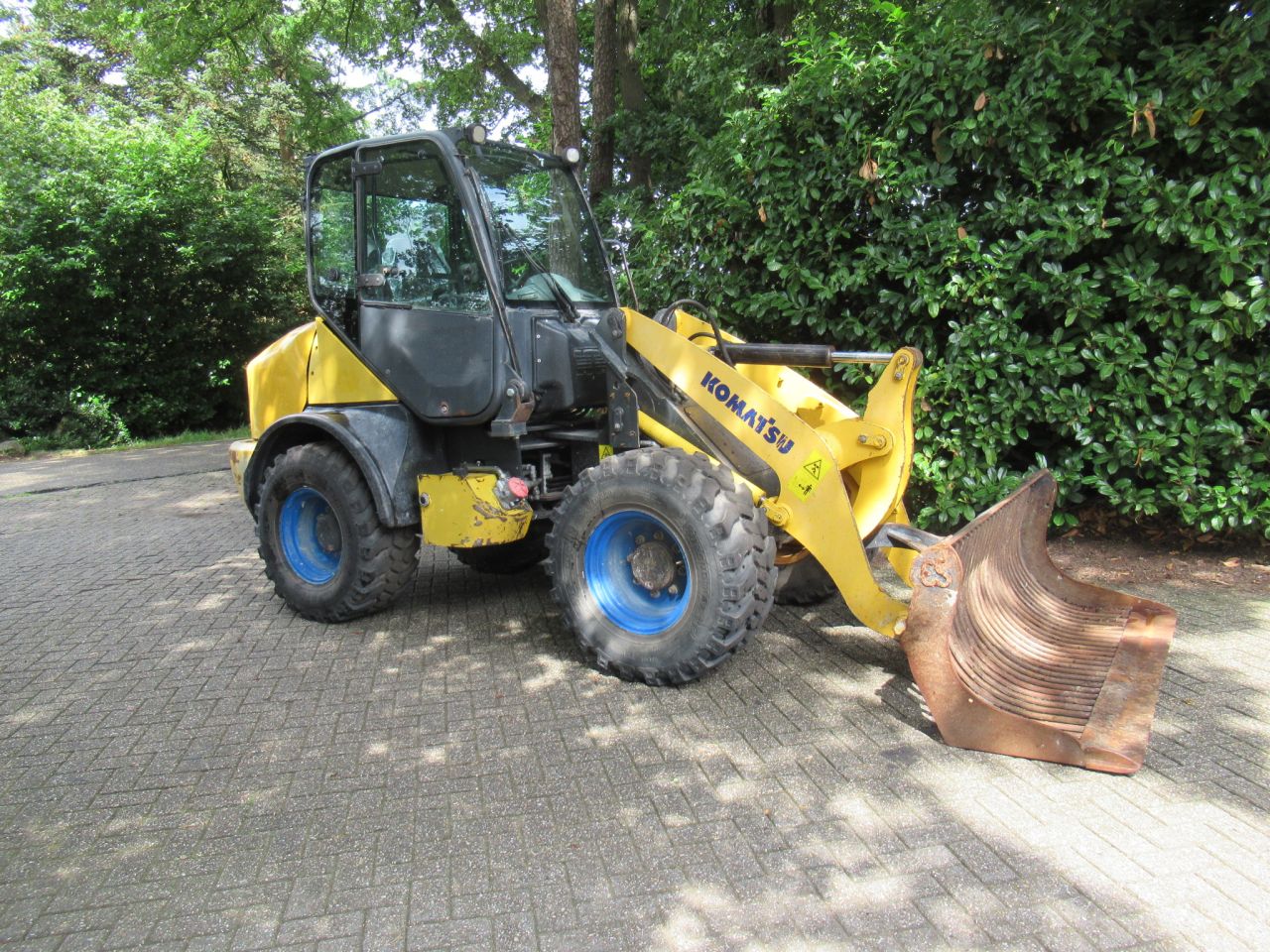 KOMATSI WA80 MET PUINBAK GOEDE BANDEN