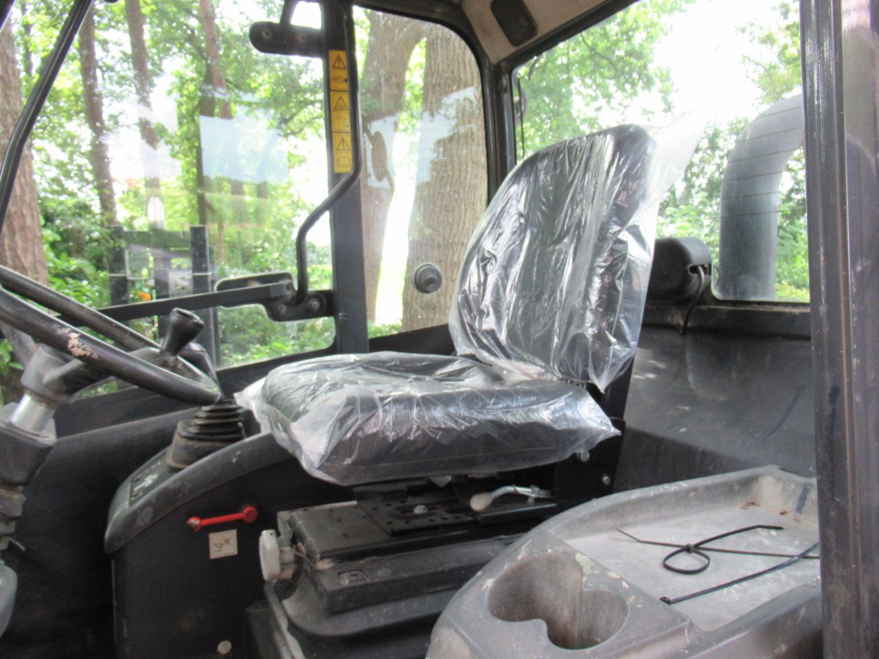 KOMATSI WA80 MET PUINBAK GOEDE BANDEN