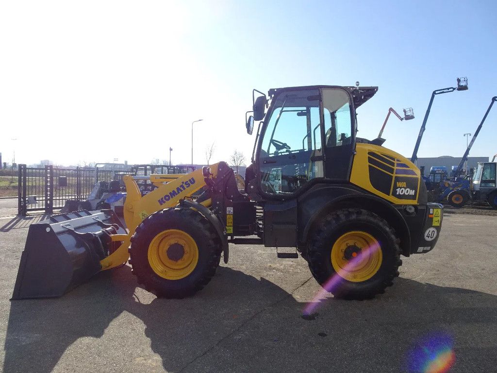 Komatsu WA100M-8FO