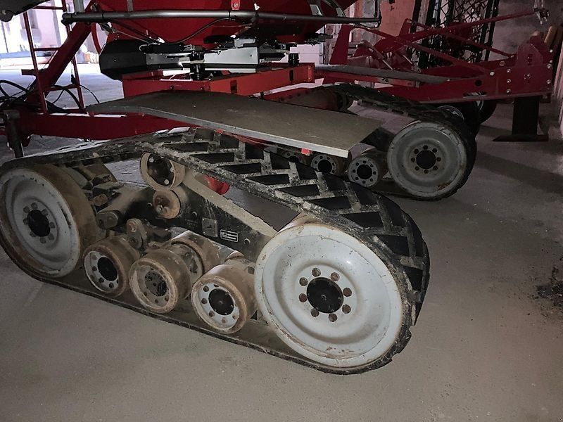 Horsch Spezial Düngerstreuer mit Raupenketten