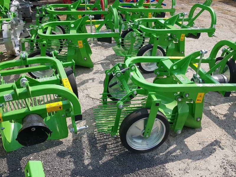 Bomet Schwingsiebroder Ursa mit Heckauswurf