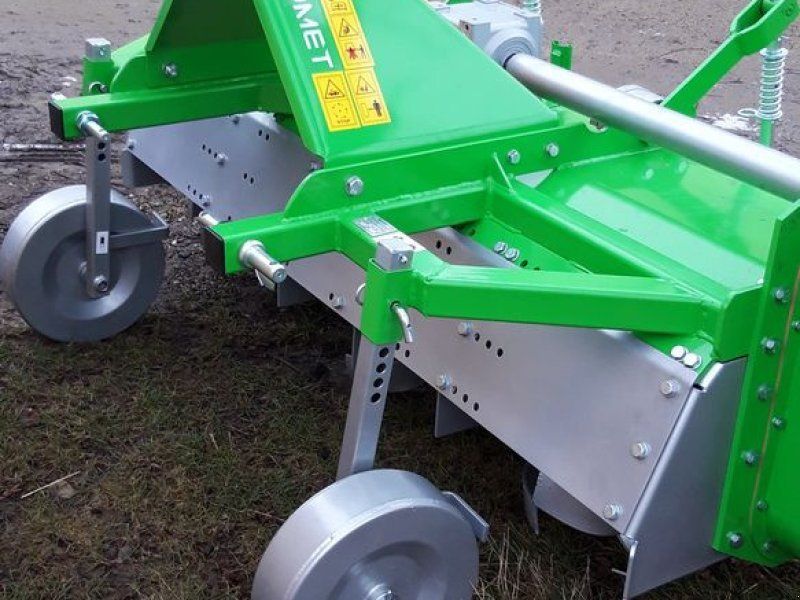 Bomet Reihenfräse Vega / Erdbeeren