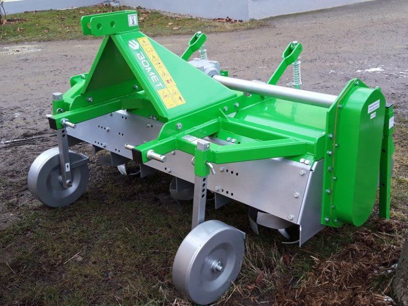 Bomet Reihenfräse Vega / Erdbeeren