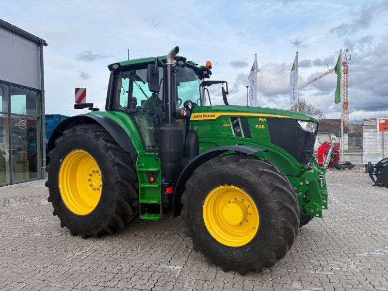 John Deere 6M 220