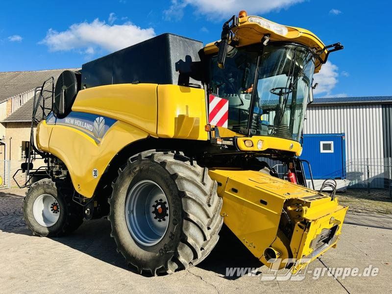 New Holland CR8080