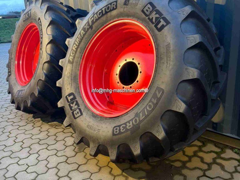 BKT 710/70R38