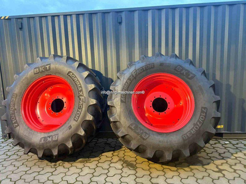 BKT 710/70R38