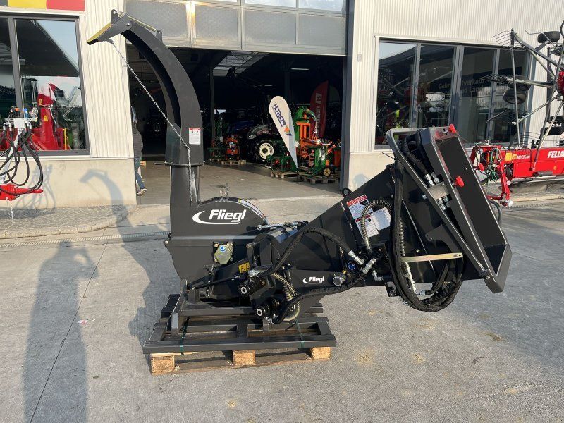 Fliegl Big mit hydraulischen Einzug