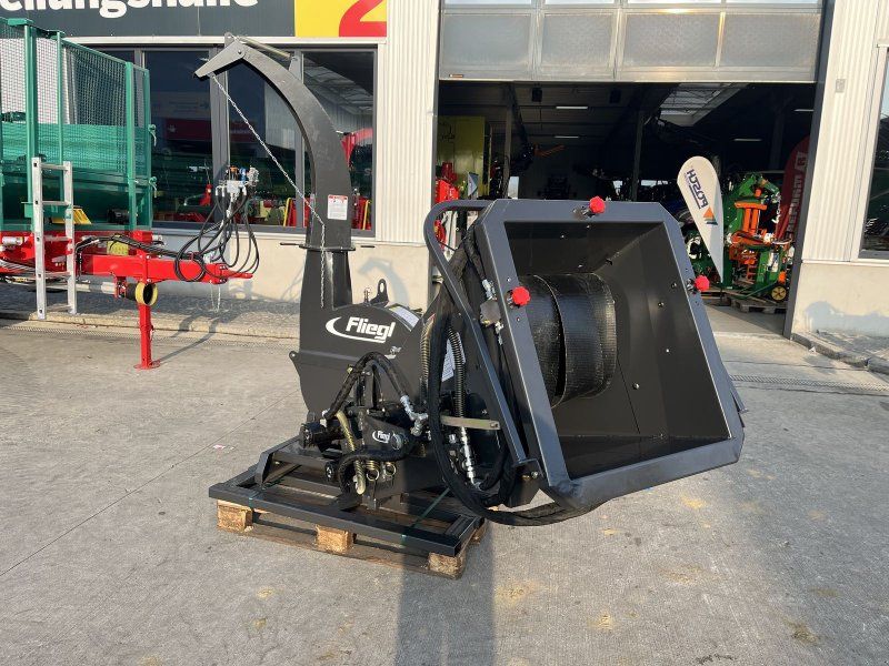 Fliegl Big mit hydraulischen Einzug