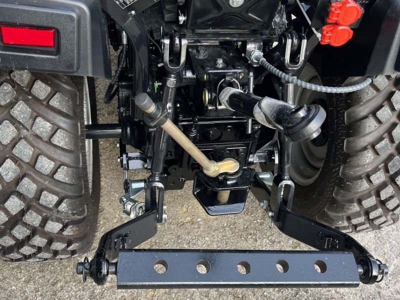 Solis Soilis 26 9+9 4x4 Black Panther mit Frontlader