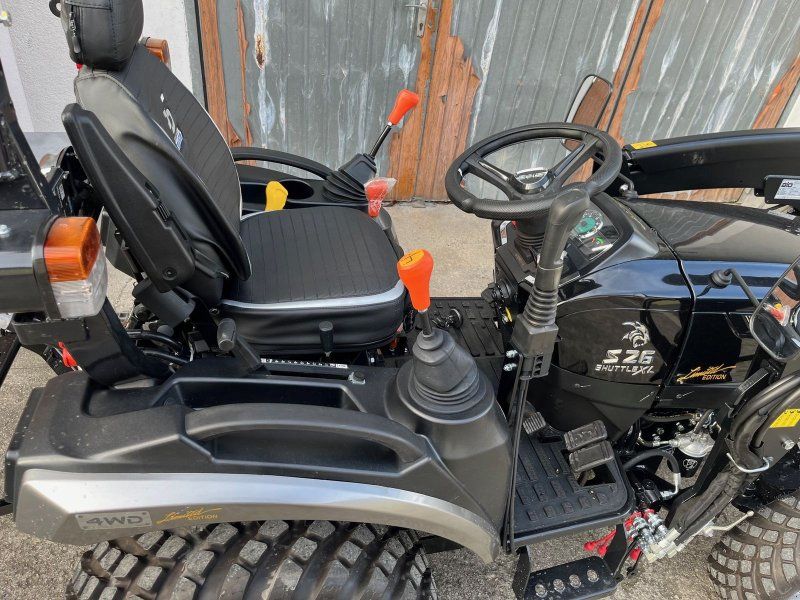 Solis Soilis 26 9+9 4x4 Black Panther mit Frontlader