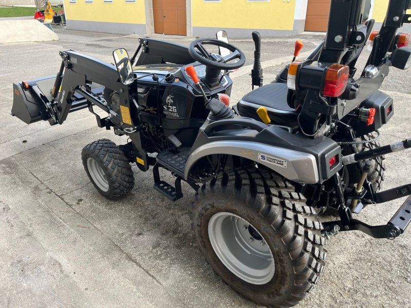 Solis Soilis 26 9+9 4x4 Black Panther mit Frontlader