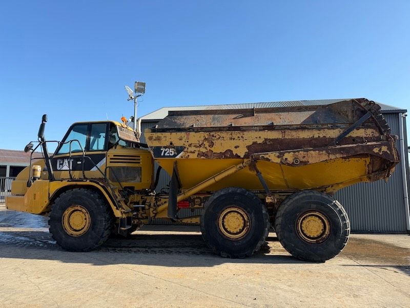 CAT 725