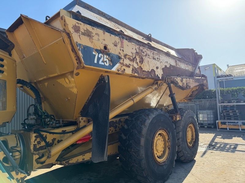 CAT 725