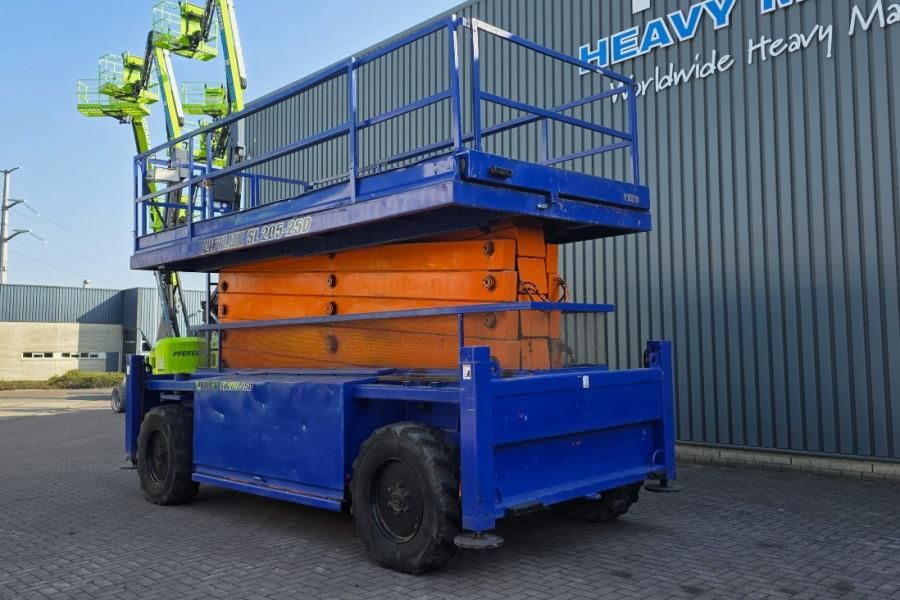 Liftlux SL205-25 D4WDS/P Diesel, 4x4 Drive, Hydraulic Deck
