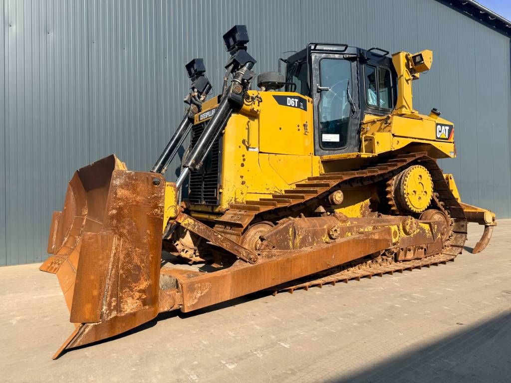 CAT D6T XL