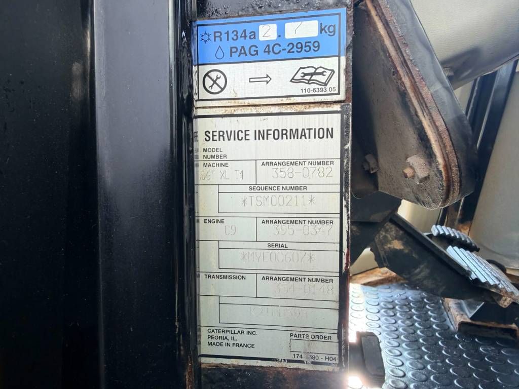 CAT D6T XL