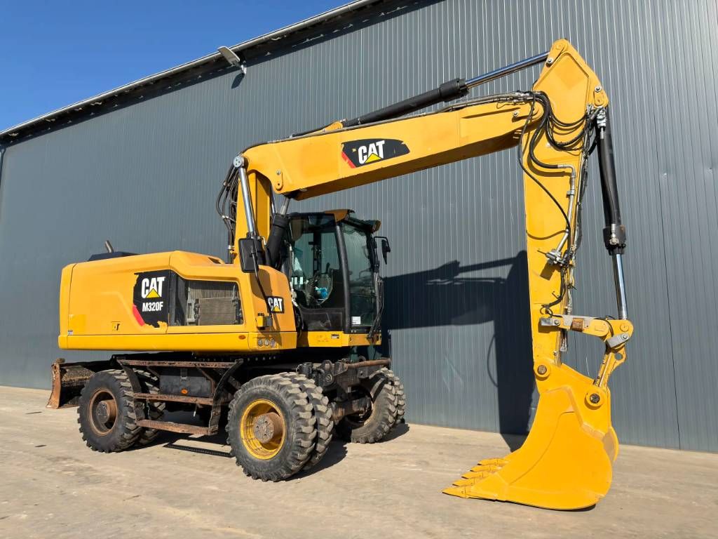 CAT M320F