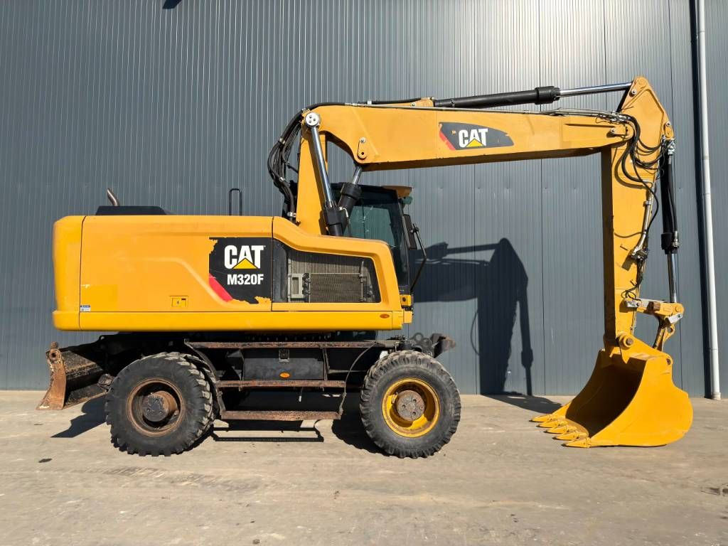 CAT M320F
