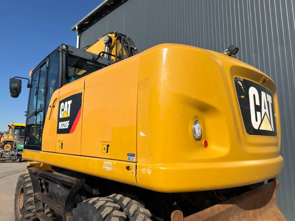 CAT M320F