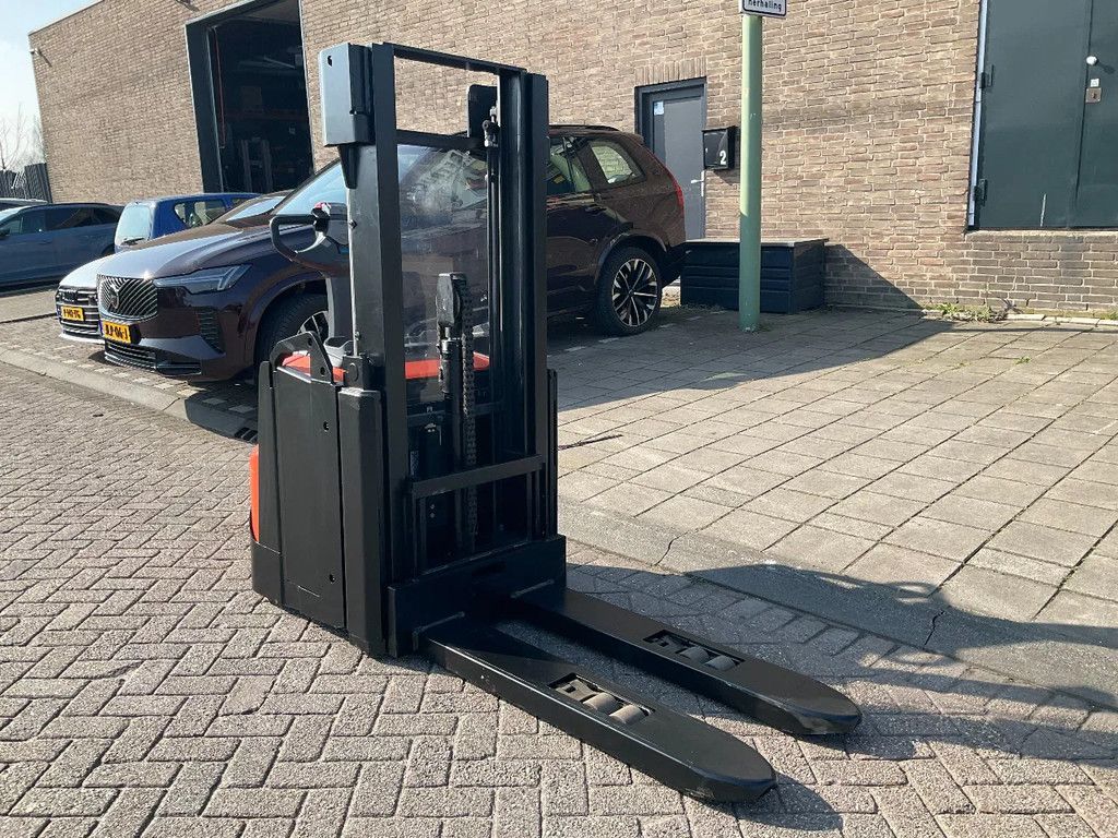 Toyota SWE160L 1600KG 2.35METER HEFTRUCK