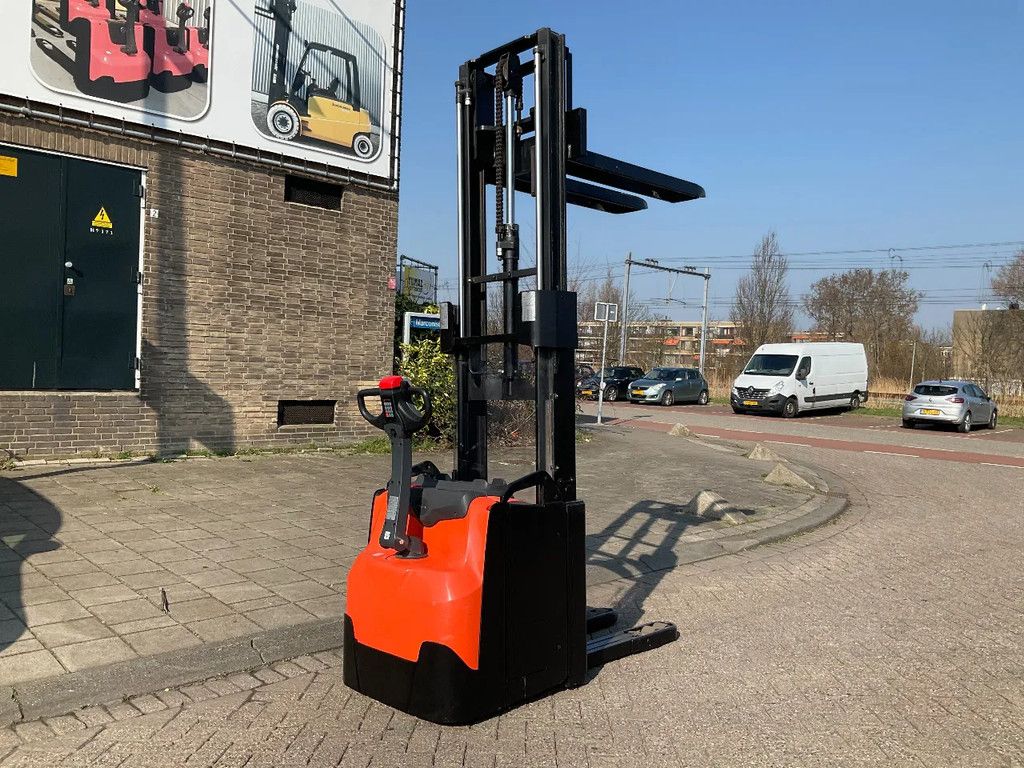 Toyota SWE160L 1600KG 2.35METER HEFTRUCK