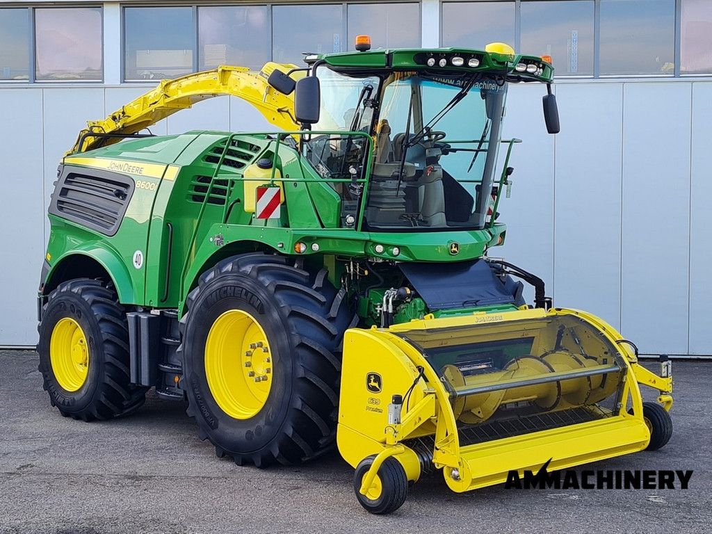 John Deere 8600 including new corn cracker