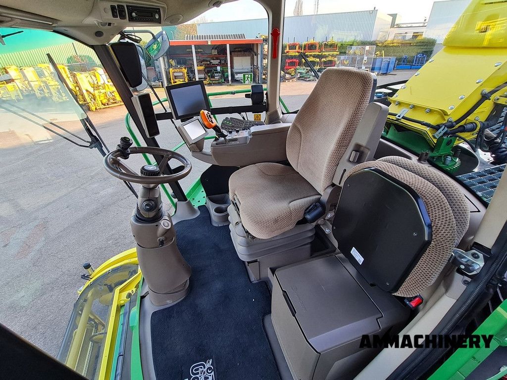 John Deere 8600 including new corn cracker