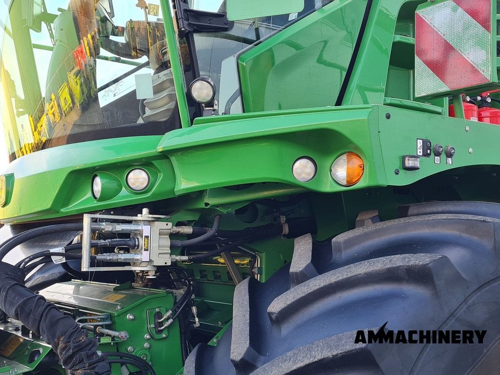 John Deere 8600 including new corn cracker