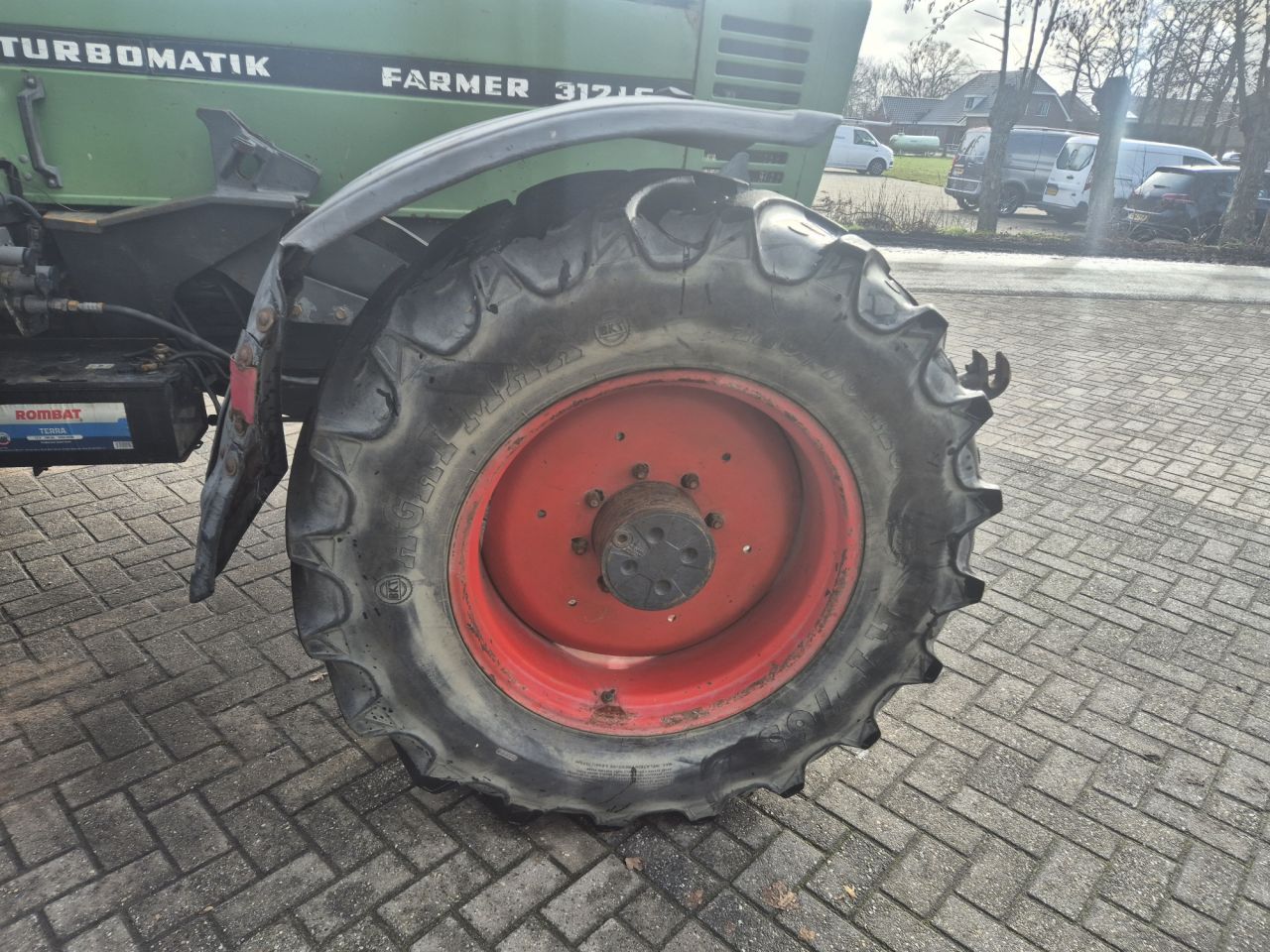 Used FENDT 312 lsa tractor with 6 cilinder and 120 HP