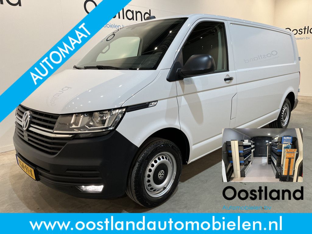 Volkswagen Transporter 2.0 TDI L2H1 150 PK Automaat Servicebus / Sortimo Inrichting / Euro 6 / Airco / Cruise Control / Camera / CarPlay / Navigatie / 3-Zits