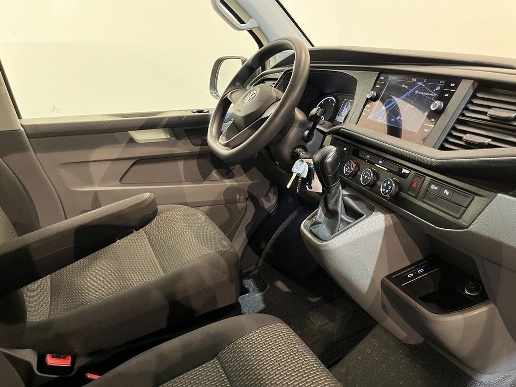 Volkswagen Transporter 2.0 TDI L2H1 150 PK Automaat Servicebus / Sortimo Inrichting / Euro 6 / Airco / Cruise Control / Camera / CarPlay / Navigatie / 3-Zits