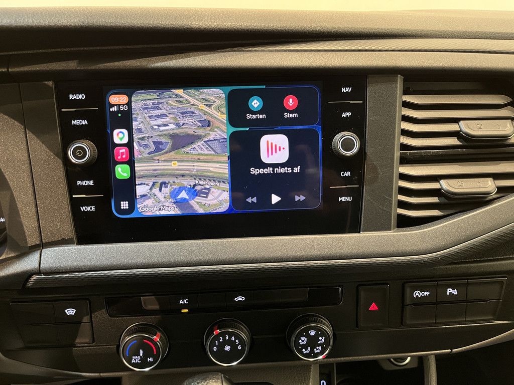 Volkswagen Transporter 2.0 TDI L2H1 150 PK Automaat Servicebus / Sortimo Inrichting / Euro 6 / Airco / Cruise Control / Camera / CarPlay / Navigatie / 3-Zits