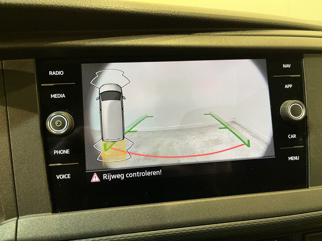 Volkswagen Transporter 2.0 TDI L2H1 150 PK Automaat Servicebus / Sortimo Inrichting / Euro 6 / Airco / Cruise Control / Camera / CarPlay / Navigatie / 3-Zits