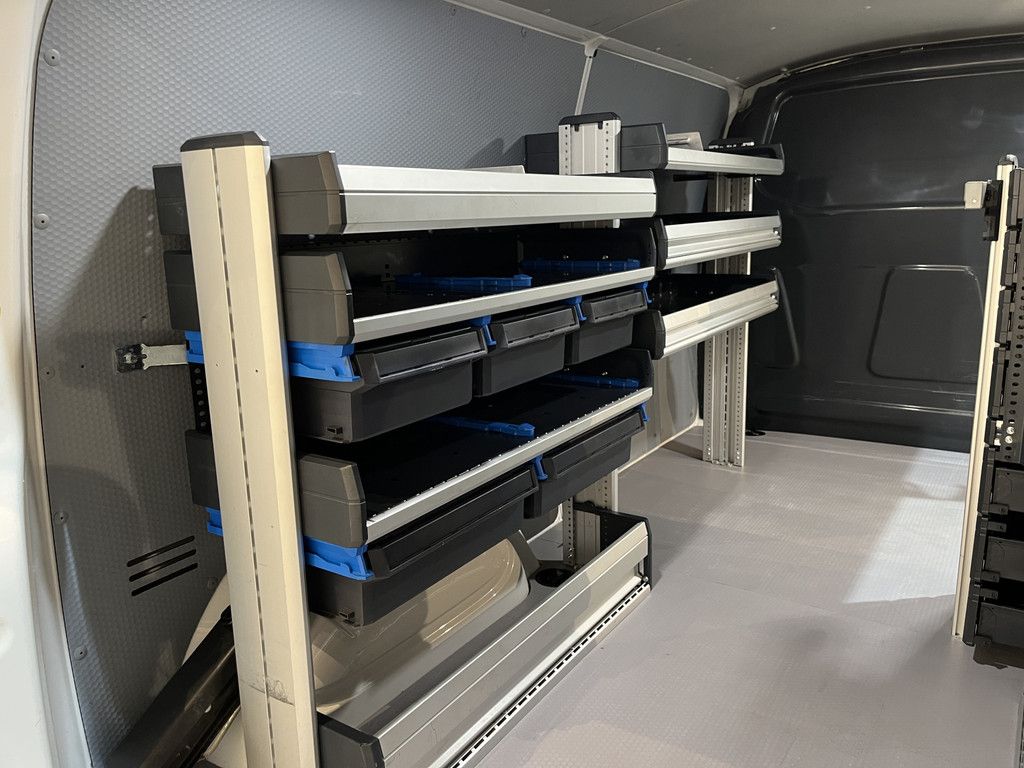 Volkswagen Transporter 2.0 TDI L2H1 150 PK Automaat Servicebus / Sortimo Inrichting / Euro 6 / Airco / Cruise Control / Camera / CarPlay / Navigatie / 3-Zits